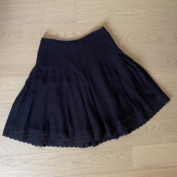 Jones New York Dresses & Skirts - 100% silk skirt size 4